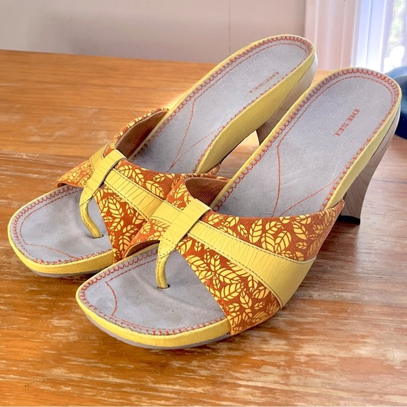 Diesel VINTAGE 90’s Printed Leather Thong Sandals - Picture 3 of 16